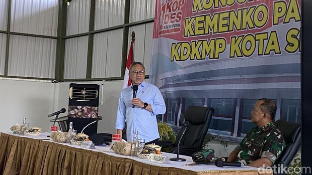 Menko Zulhas Menteri Koordinator (Menko) Bidang Pangan, Zulkifli Hasan meninjau Koperasi Kelurahan Merah Putih (KKMP) Sampangan, Kecamatan Gajahmungkur, Kota Semarang, Jumat (30/1/2026).