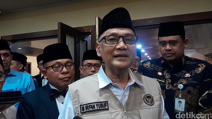 Menteri Haji dan Umrah Mochamad Irfan Yusuf saat di Medan. (Foto: Nizar Aldi/detikSumut)