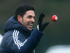 Bayer Leverkusen Vs Arsenal: Saat Analogi Bohlam Mikel Arteta Diledek