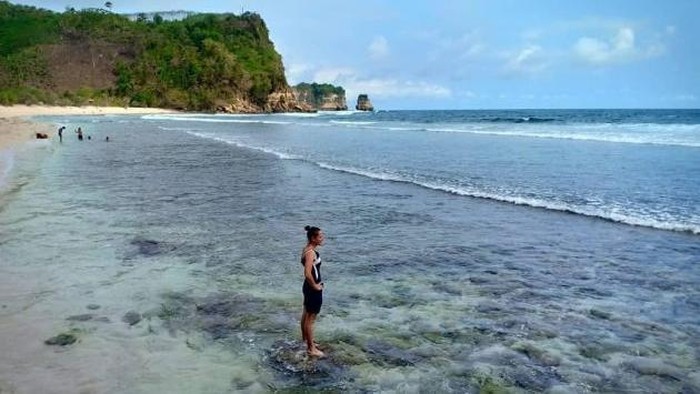 Pantai Sanggar Tulungagung.