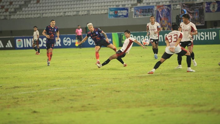 Pemain Sumsel United saat laga melawan Garudayaksa FC.