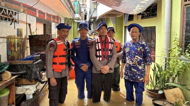 Personel Ditpolairud Polda Metro