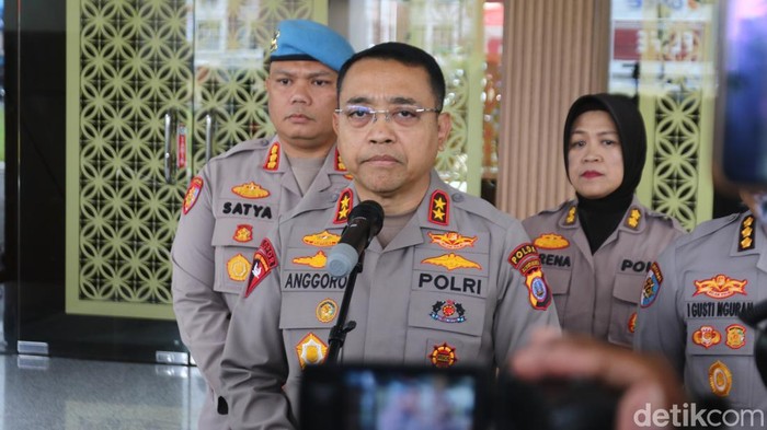 Kapolda DIY Irjen Anggoro Sukartono saat memberikan keterangan kepada wartawan di Mapolda DIY, Jumat (30/1/2026).