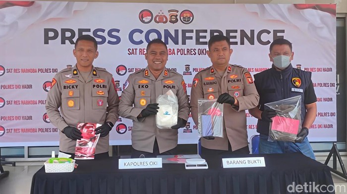 Polisi menunjukkan sabu 1,06 kg di Tulung Selapan