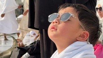 Masyaallah... Rayyanza Mau Seperti Rafathar Bisa Cium Hajar Aswad