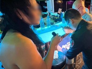 Sial Banget, Powerbank Meledak Saat Turis Nge-Bar di Pattaya