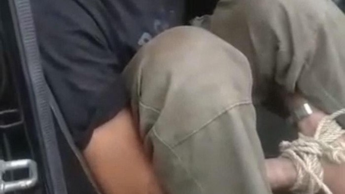 Pria ngaku dibegal dengan tangan terikat.