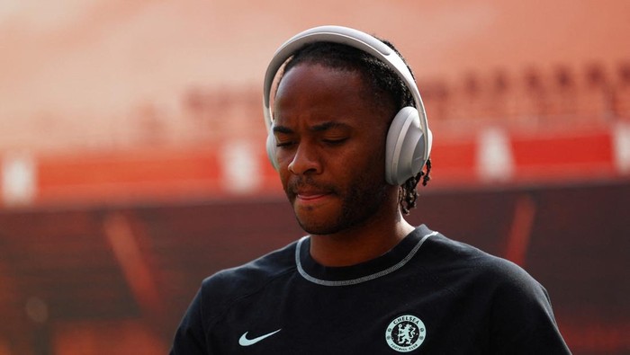 FILE PHOTO: Soccer Football - Premier League - Nottingham Forest v Chelsea - The City Ground, Nottingham, Britain - May 11, 2024 Chelseas Raheem Sterling arrives at the stadium before the match REUTERS/Molly Darlington EDITORIAL USE ONLY. NO USE WITH UNAUTHORIZED AUDIO, VIDEO, DATA, FIXTURE LISTS, CLUB/LEAGUE LOGOS OR LIVE SERVICES. ONLINE IN-MATCH USE LIMITED TO 120 IMAGES, NO VIDEO EMULATION. NO USE IN BETTING, GAMES OR SINGLE CLUB/LEAGUE/PLAYER PUBLICATIONS. PLEASE CONTACT YOUR ACCOUNT REPRESENTATIVE FOR FURTHER DETAILS../File Photo