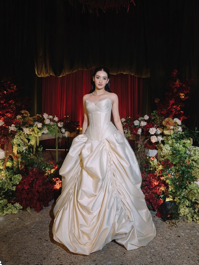 Pesona Ranty Maria di Acara Resepsi-After Party Pernikahan, Cantik Memukau!