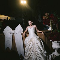 Melengkapi penampilannya, Ranty mengenakan aksesori simpel berupa kalung, gelang, anting, dan cincin. Aksesori tersebut menambah kesan elegan dalam tampilannya. Foto: Instagram/@rantymaria