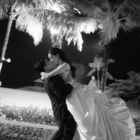 Menambah kesan feminin, rambut Ranty ditata panjang, lurus, dan sleek, dibelah tengah. Penampilan wanita 26 tahun itu tampak begitu cantik memukau. Foto: Instagram/@rantymaria