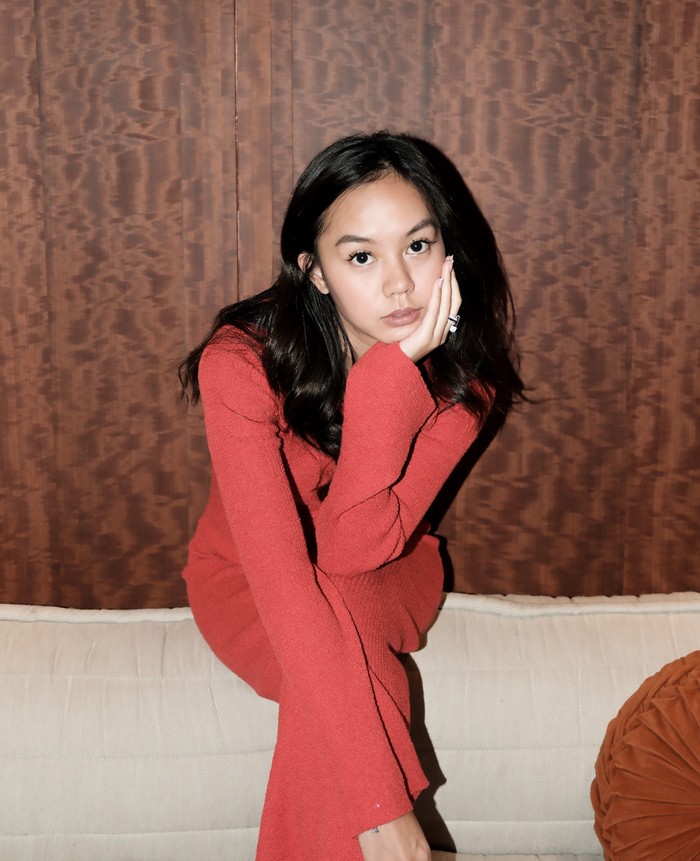 Saphira Adya meluncurkan album Heart String berisi 11 lagu yang merefleksikan pengalaman dan perasaan dari diary pribadinya.