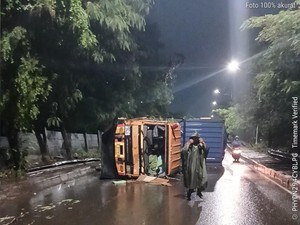 Ada Truk Container Terbalik hingga Tutup Jalan di Cilincing Arah Cakung
