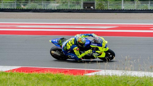 Eks rider MotoGP Valentino Rossi akhirnya jajal Sirkuit Mandalika, Kamis (29/1/2026). (Foto: MGPA).