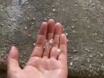 Hujan Es Kagetkan Warga Tembalang Semarang