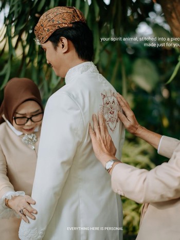 Viral Pengantin Pakai Busana Jawa dengan Bordiran Kucing, Penuh Makna & Cerita