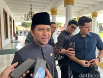 Bupati Trenggalek Umrah Tak Bisa Pulang, Begini Kata Wagub Emil Dardak