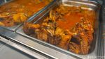 Mencicipi Lezatnya Rendang hingga Ayam Gulai di Warong Nasi Pariaman Sebelum Tutup