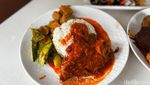 Mencicipi Lezatnya Rendang hingga Ayam Gulai di Warong Nasi Pariaman Sebelum Tutup