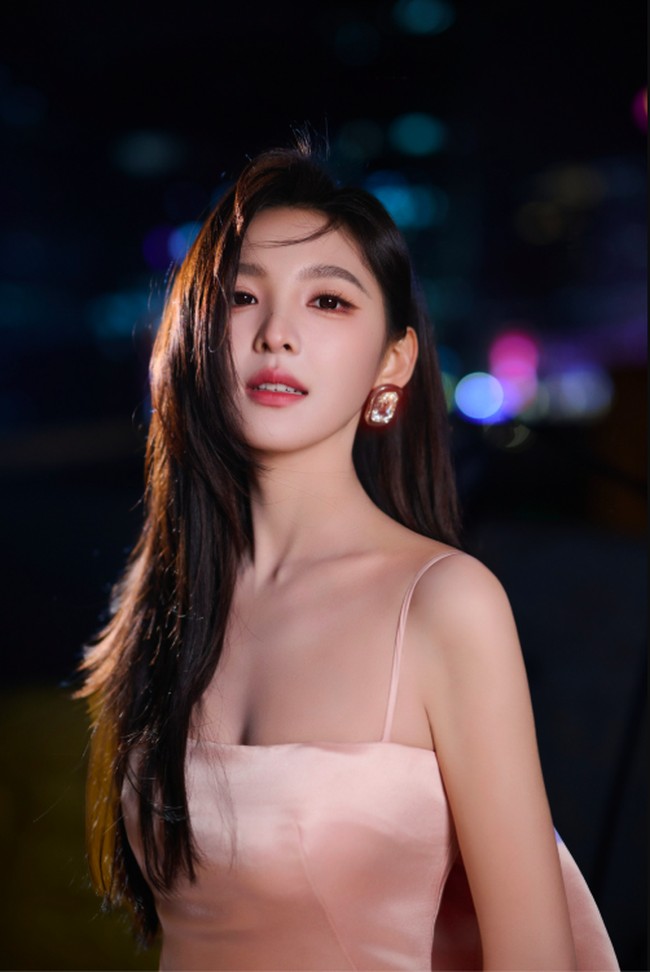 Beberapa menyebut pesonanya bak pewaris chaebol (anak konglomerat). Foto: Weibo