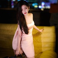 Setahun terakhir, Zhang Rounan memang kerap mengubah gayanya jadi lebih dewasa. Dilansir Kbizoom, wanita 29 tahun tersebut mulai menerapkan gaya ‘pewaris Eropa’ daripada menonjolkan sisi lugunya. Foto: Weibo