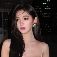 Riasan wajahnya yang lebih simple namun flawless juga menambah kesan dewasa pada Zhang Rounan. Foto: Weibo