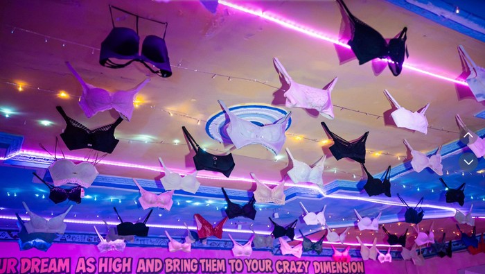 CIgi Kave di Palembang Pakai Bra sebagai Hiasan, Tuai Kecaman Netizen