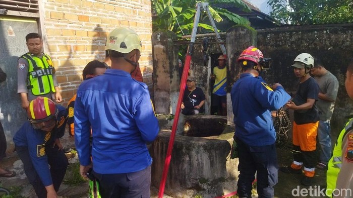 Evakuasi mayat nenek Y di sumur Desa Gondangan, Kecamatan Jogonalan, Klaten, Sabtu (31/1/2026) pagi.