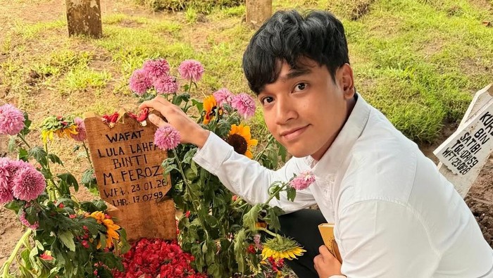 Momen Fadly Faisal Ziarah ke Makam Lula Lahfah