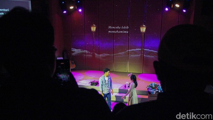 Para pemain tuli menampilkan pertunjukan teater “Jemari Kecil” di Galeri Indonesia Kaya, Jakarta Pusat, Sabtu (31/1/2026).