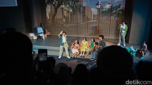 Para pemain tuli menampilkan pertunjukan teater “Jemari Kecil” di Galeri Indonesia Kaya, Jakarta Pusat, Sabtu (31/1/2026).