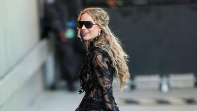 Foto: Gaya Terbaru Margot Robbie, Dulu Barbie Hidup Kini Jadi Si Gothic Seksi