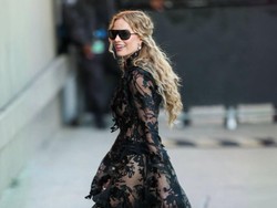 Foto: Gaya Terbaru Margot Robbie, Dulu Barbie Hidup Kini Jadi Si Gothic Seksi