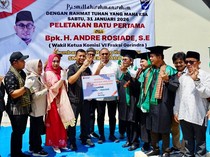Andre Rosiade Hadiahkan Umrah untuk 3 Siswa Hafal Al-Quran 30 Juz