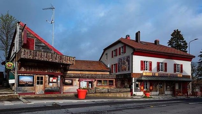 Gokil! Menginap di Hotel Ini Bisa Berada di 2 Negara Berbeda