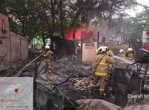 Diduga Korsleting Listrik, Rumah-Lapak Semi Permanen di Cengkareng Kebakaran