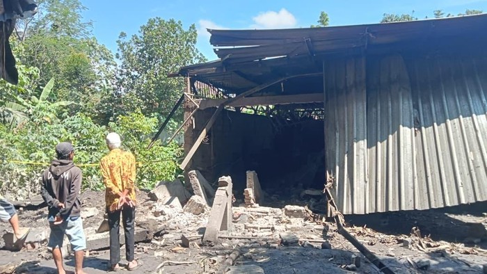 Lokasi kejadian ketel pabrik tahu meledak di Malang yang tewaskan seorang pekerja.
