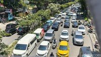 Tak Ada Libur buat Macet di Pasteur