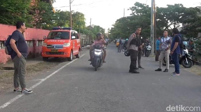 Warga Bentrok di Tallo Makassar Bawa Sajam-BBM untuk Bakar Mobil