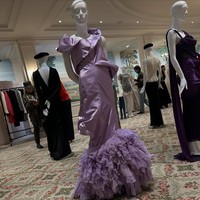 Saat Sosialita Arab Kuras Isi Lemari, Lelang Gaun Mewah Dapat Rp 120 M