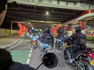 Patroli Brimob-Samapta Polda Metro Gagalkan Balap Liar dan Tawuran di Jaktim