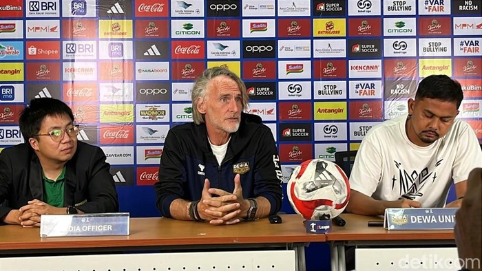 Pelatih Dewa United FC, Jan Olde