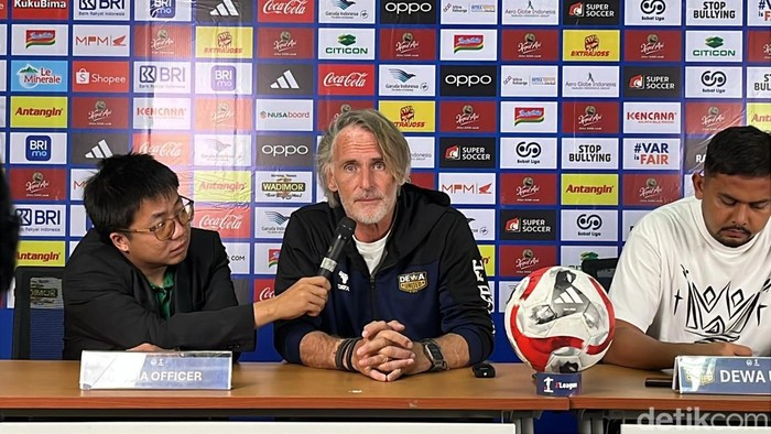 Persebaya Sedang Digdaya, Jan Olde Sebut Dewa United Hadapi Laga Berat
