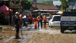 Pembersihan Lumpur Pascabanjir Pulihkan Akses Lintas Selatan Tulungagung