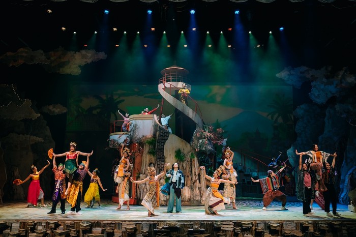 Pementasan Musikal Perahu Kertas Digelar di Ciputra Artpreneur Theatre, Jakarta.