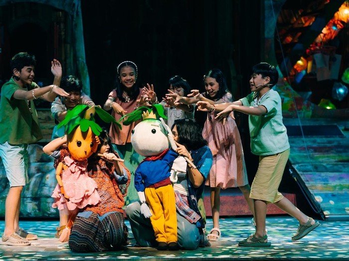 Pementasan Musikal Perahu Kertas Digelar di Ciputra Artpreneur Theatre, Jakarta.