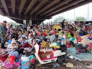 Cerita Pengungsi Banjir Subang, Berebut Makanan dan Popok