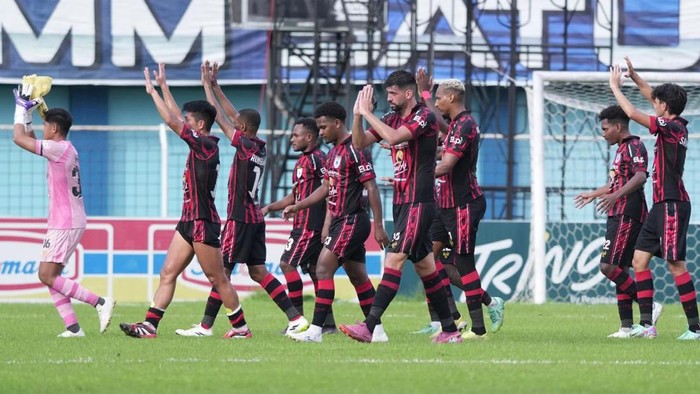Persipura Jayapura akan memperebutkan tiket promosi ke Super League dengan melawan Adhyaksa FC di babak playoff.