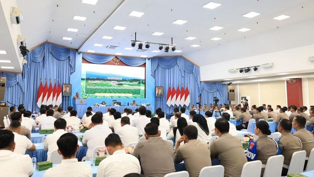 Polda Riau menggelar Focus Group Discussion (FGD) membedah KUHP dan KUHAP baru, Sabtu (31/1/2026). Forum ini dihadiri oleh  Pakar Hukum Pidana Prof. Harkristuti Harkrisnowo, S.H., M.A., Ph.D.
