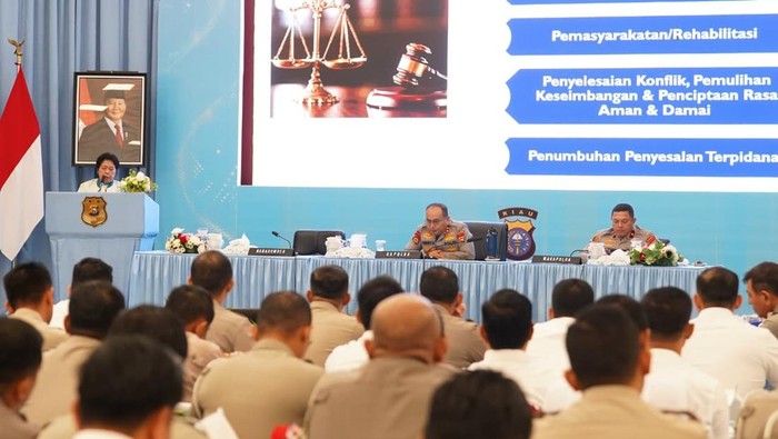 Hadirkan Pakar Hukum, Polda Riau Bedah Tuntas UU KUHP dan KUHAP Baru